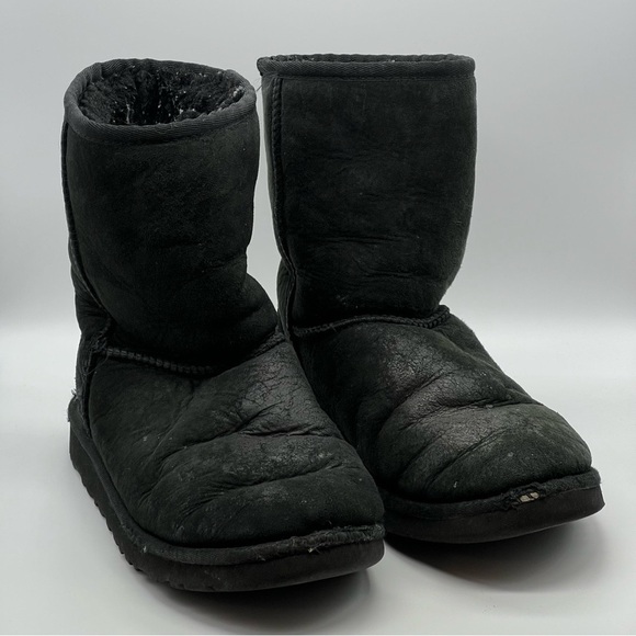Ugg Classic Short Black Boots - Picture 1 of 12